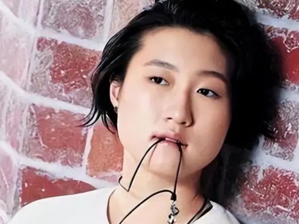 Cô con gái bị Thành Long ruồng bỏ: Bi kịch mẹ ngược đãi, vợ đồng tính bỏ rơi