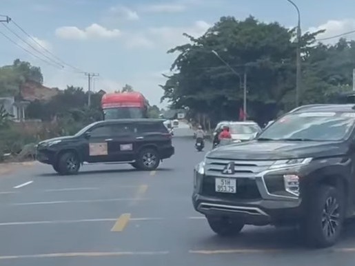 Xác minh đoàn xe doanh nhân chặn quốc lộ 20 để băng qua đường