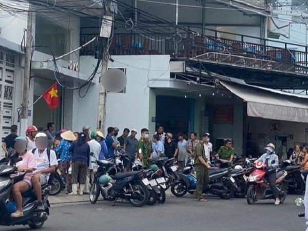 Vụ 3 người tử vong trong khách sạn: Đau xót cảnh giấy khen, bình sữa đặt cạnh di ảnh bé trai 5 tuổi