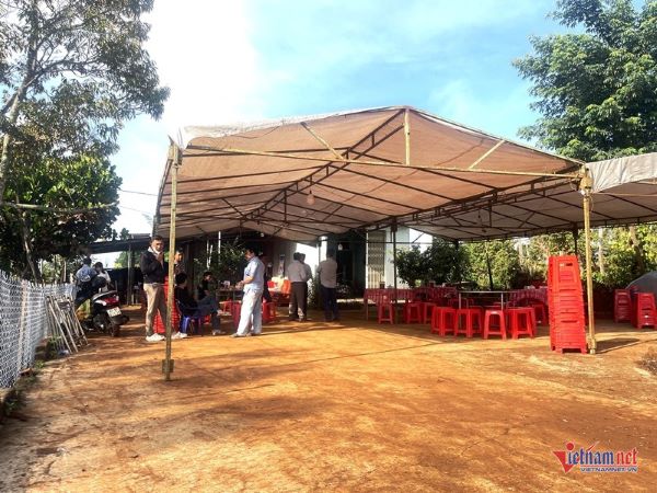 Con gái bàng hoàng kể phút thấy mẹ và 2 em tử vong trong căn nhà khóa trái