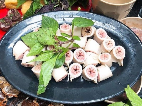 Mổ ngàn con heo/ngày, vài năm mới có 1 bộ lòng se điếu tự nhiên