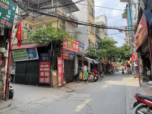 Hà Nội: Người dân bàng hoàng kể lại vụ nam thanh niên cầm dao tấn công nhiều người trong đêm