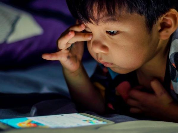 Người dùng iPhone làm ngay điều này để bảo vệ mắt