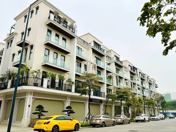 Giá nhà thấp tầng Hà Nội giảm nhưng vẫn gần 300 triệu/m2: Nhà giàu 'chùn tay'?