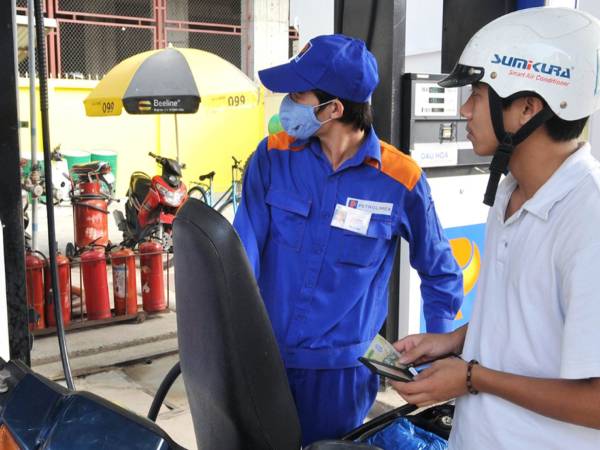 Giá xăng có thể giảm hai lần liên tiếp trong 1 tuần
