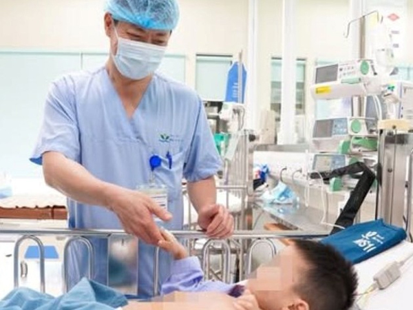 Thông tin mới nhất về sức khỏe bé 4 tuổi bị Bệnh viện Nam Định từ chối cấp cứu
