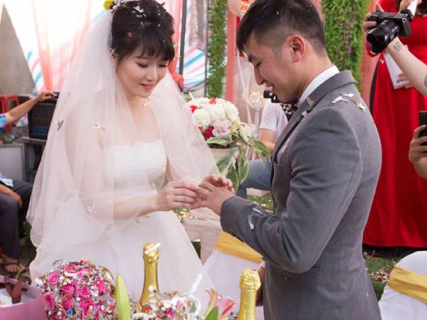 9X Nghệ An lấy cô gái Nhật, ngày cưới bố vợ 'sốc' vì được chúc rượu liên miên