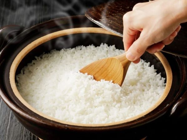 Cảnh báo sai lầm cực nghiêm trọng khi ăn cơm: Có thể gây tử vong!