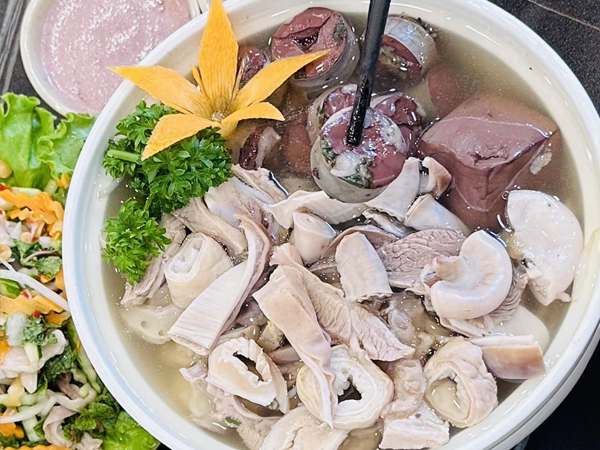 Ba không khi ăn lòng lợn
