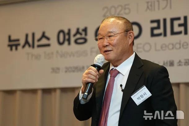 HLV Park Hang-seo nhận nhiệm vụ mới, 'công thần' ĐT Việt Nam tái lập kỳ tích World Cup?