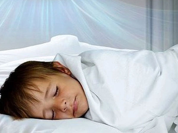 Hai bệnh nhi bị liệt mặt vì... ngủ không đúng cách