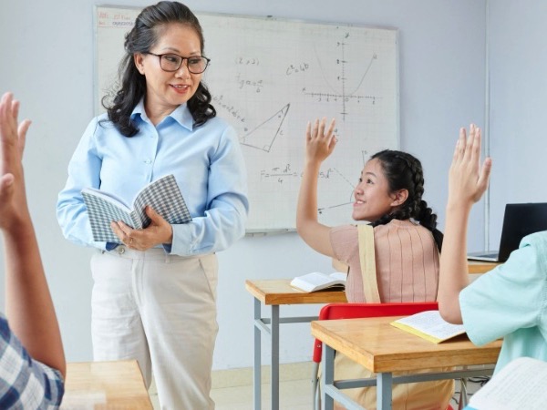 Thủ tướng Chính phủ ra chỉ đạo 'nóng', bổ sung giáo viên để bảo đảm dạy 2 buổi/ngày