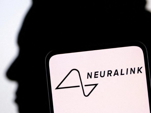 Chip não Neuralink hỗ trợ chỉnh sửa video và đăng YouTube bằng suy nghĩ