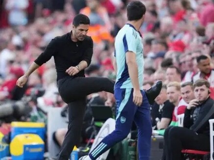 HLV Arteta 'muốn phát điên' vì học trò ở trận gặp Liverpool