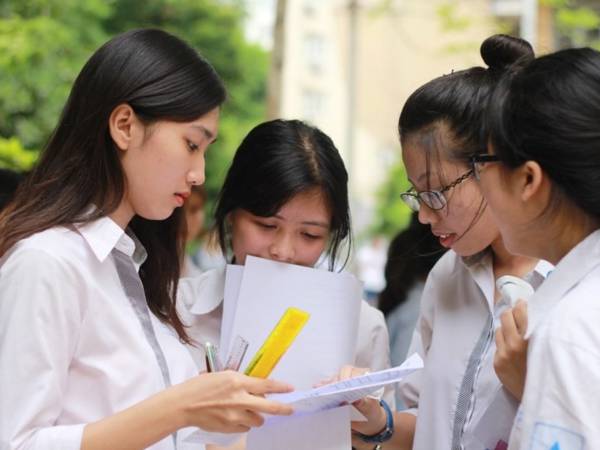 Đề xuất bỏ cấp bằng tốt nghiệp THCS, Hiệu trưởng được cấp bằng tốt nghiệp THPT