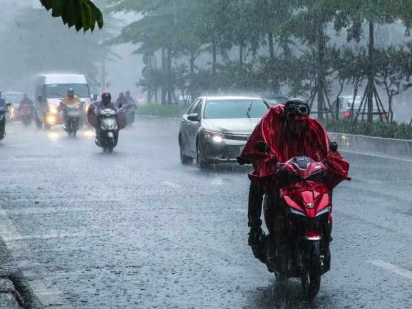 Miền Bắc sắp đón mưa dông kéo dài, cẩn trọng thời tiết cực đoan