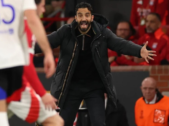 MU cắt tiền tài trợ nhân viên dự khán chung kết Europa League, HLV Amorim phải bỏ tiền túi bù đắp