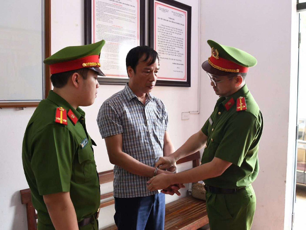 Chủ tịch xã ở Phú Thọ bị 'sờ gáy' vì nghi vấn làm ngơ dẫn đến khai thác đất, san lấp trái phép