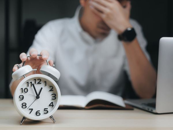 'Cày' công việc quá sức không chỉ mệt, não bạn có thể đang 'biến đổi' theo đúng nghĩa đen!