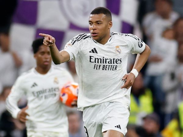 Real Madrid khiến Barca chưa thể đăng quang