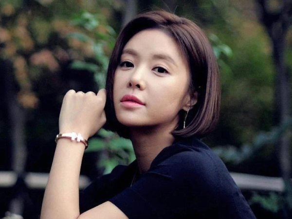Diễn viên Hwang Jung Eum thừa nhận biển thủ 4,3 tỷ won đầu tư tiền ảo