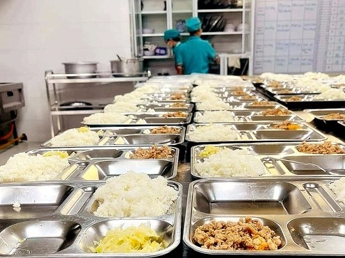 Bữa ăn bán trú bị đánh thuế 2 lần, chủ tịch tỉnh chỉ đạo khẩn