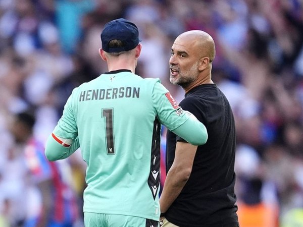 HLV Pep Guardiola nổi cáu với cựu sao MU sau khi Man City thua cay đắng ở Chung kết Cúp FA