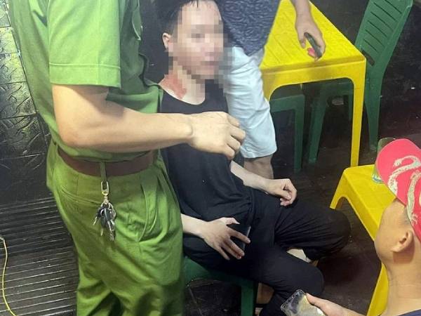 Nam shipper bị nhóm thanh niên hành hung giữa đường tại Hà Nội: Công an vào cuộc
