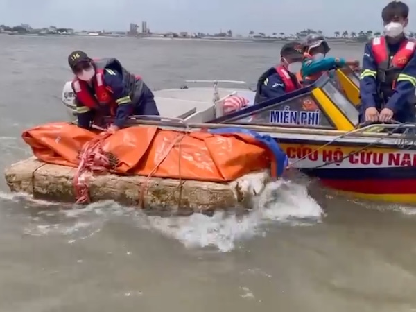 Vụ hai mẹ con đuối nước ở sông Hồng: Tìm thấy thi thể người con