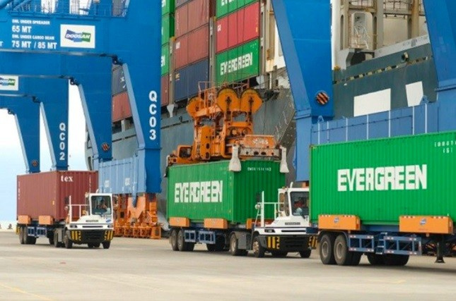 Thủ đoạn ăn chia của nhóm cựu cán bộ hải quan 'bảo kê' buôn lậu hơn 1800 tỷ đồng tiền hàng