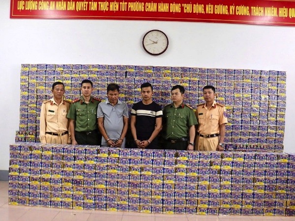 Bắt 2 gã chở hàng cấm chống trả quyết liệt khi bị vây bắt