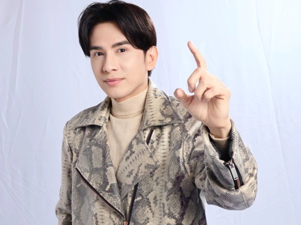 Đan Trường sánh vai cùng Lâm Chí Dĩnh, Tô Hữu Bằng trên ghế nóng show âm nhạc Trung Quốc