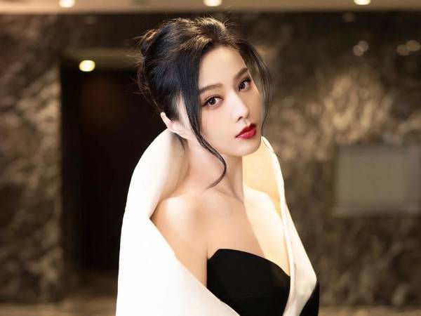 Phạm Băng Băng gây chú ý với bài đăng ẩn ý dịp 20/5