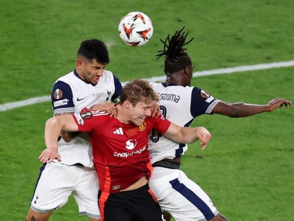 Chung kết Europa League: Màn trình diễn 'thảm họa' khiến cả châu Âu thất vọng!