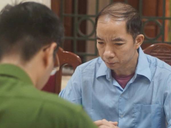 Bí thư 'siêu phường' ở Hà Nội cùng 3 cán bộ bị khởi tố vì nhận hối lộ