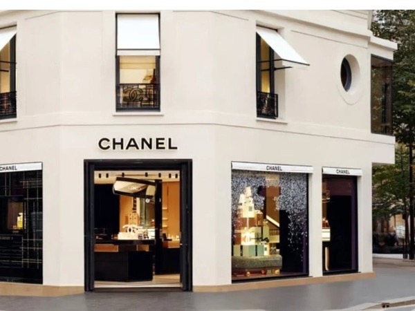 Thị trường xa xỉ chậm lại, lợi nhuận Chanel sụt giảm mạnh