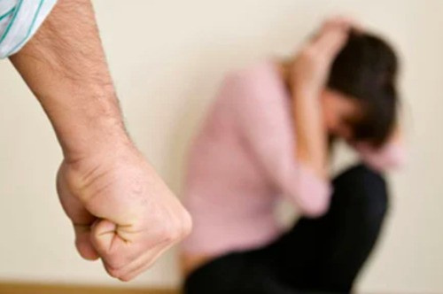 Nghi vợ gửi ảnh nhạy cảm 'khoe' với tình nhân, huấn luyện viên thể thao đánh vợ tử vong tại căn hộ cao cấp