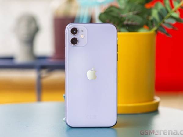 iPhone 11 vẫn là vua iPhone mới giá rẻ tại Việt Nam, vẫn rất mạnh, bản 128GB rẻ át vía Galaxy A56