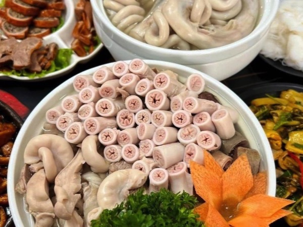TP.HCM: Cơ quan chức năng chưa thu được mẫu lòng xe điếu, tìm chủ quán Lòng Chát làm việc