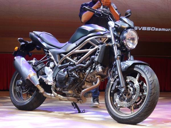 ‘Huyền thoại côn tay’ của Suzuki vừa ra mắt đã ‘cháy hàng’ nhờ giá rẻ: Hút khách hơn Honda Winner X