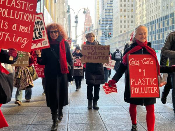 Coca-Cola bị kêu gọi tẩy chay, nguyên nhân do đâu?