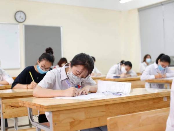 Quay cuồng luyện thi cấp tốc vào lớp 10: Lợi bất cập hại
