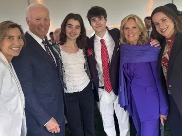 Cựu tổng thống Joe Biden bất ngờ xuất hiện, tinh thần vẫn lạc quan đối mặt với căn bệnh hiểm nghèo