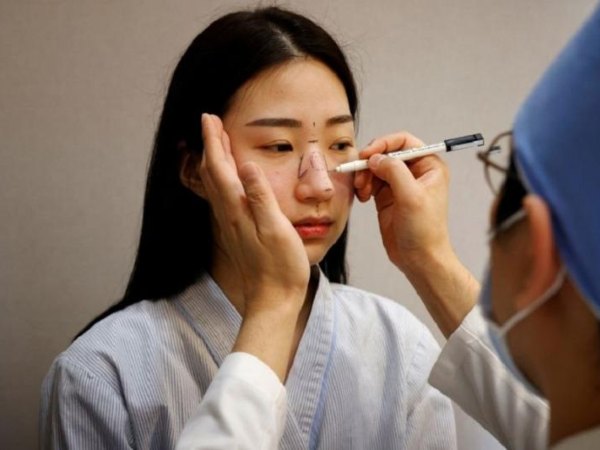 Kiêng ăn gì sau phẫu thuật thẩm mỹ để không để lại sẹo xấu?