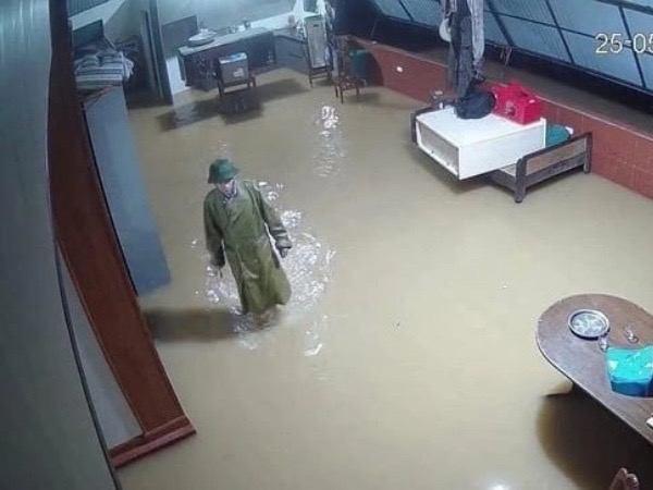 Gần 600 hộ dân Hà Tĩnh chìm trong nước lũ, nhiều nơi ngập trên 1,5m
