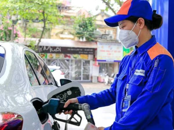 Giá xăng dầu chiều hôm nay 26/5: 'Bật tăng như lò xo' trong ngày đầu tuần trước khi vào đợt giảm sâu