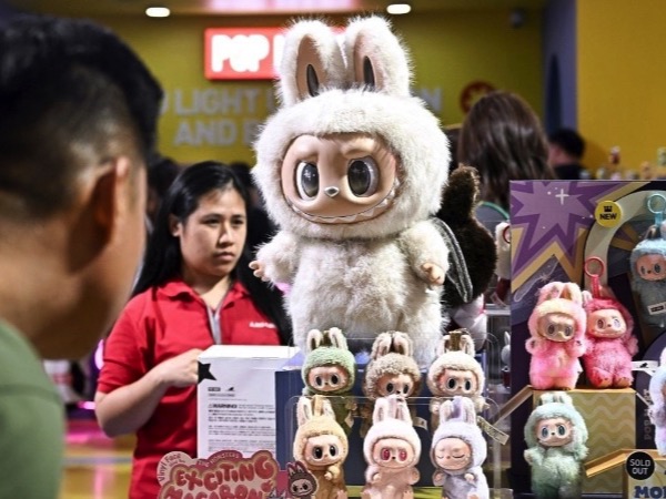 Người mua điên cuồng vì Labubu, Pop Mart buộc phải ngừng bán
