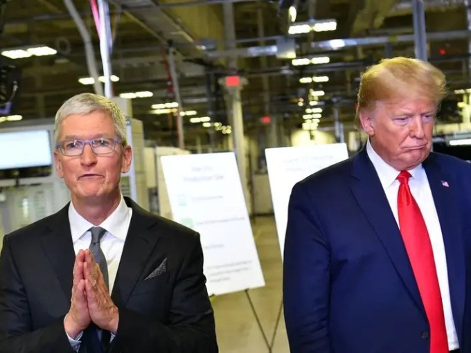 Tim Cook từ chối tháp tùng Tổng thống Trump, Apple sẽ phải 'trả giá'?