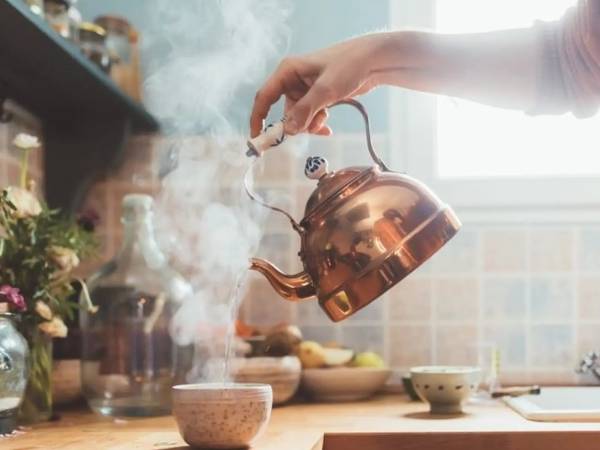 Một người đun nước, cả nhà mắc ung thư? Cảnh báo 3 sai lầm khi đun nước 'đầu độc' cả gia đình