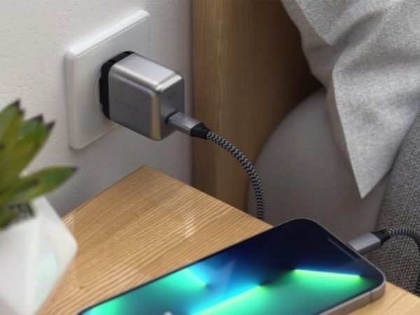 Sạc điện thoại 'ngủ quên' trong ổ cắm: Hóa đơn tiền điện 'thức giấc' cùng rủi ro tiềm ẩn?